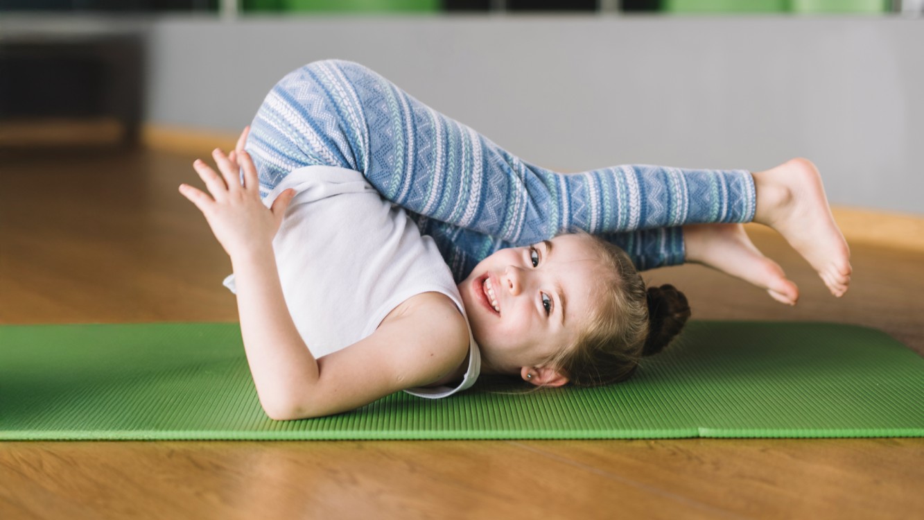 Jeune fille en yoga